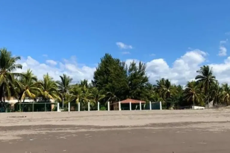 Viajar a Playa Costo Azul El Salvador